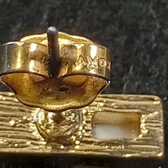 Vintage Avon 1/2 Gold tone 1/2 White Squares Earrings Cottagecore Grandmacore - Picture 2 of 5